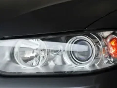 Bước 7: đèn pha sau khi phủ bảo vệ để khô tự nhiên